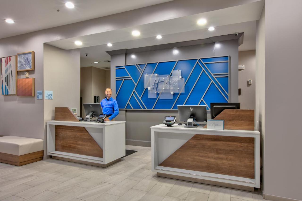 Holiday Inn Express & Suites North Dallas At Preston By Ihg Exterior foto