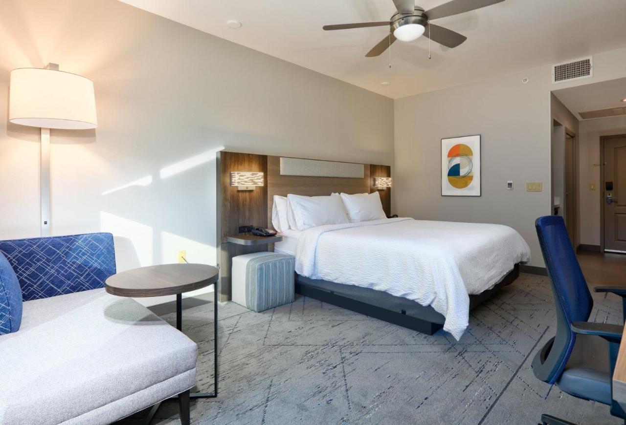 Holiday Inn Express & Suites North Dallas At Preston By Ihg Exterior foto
