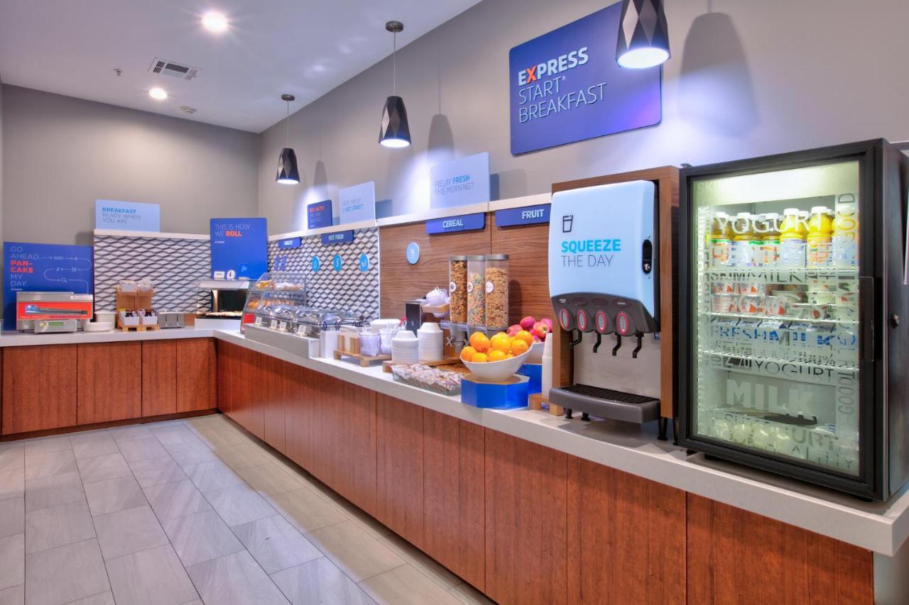 Holiday Inn Express & Suites North Dallas At Preston By Ihg Exterior foto
