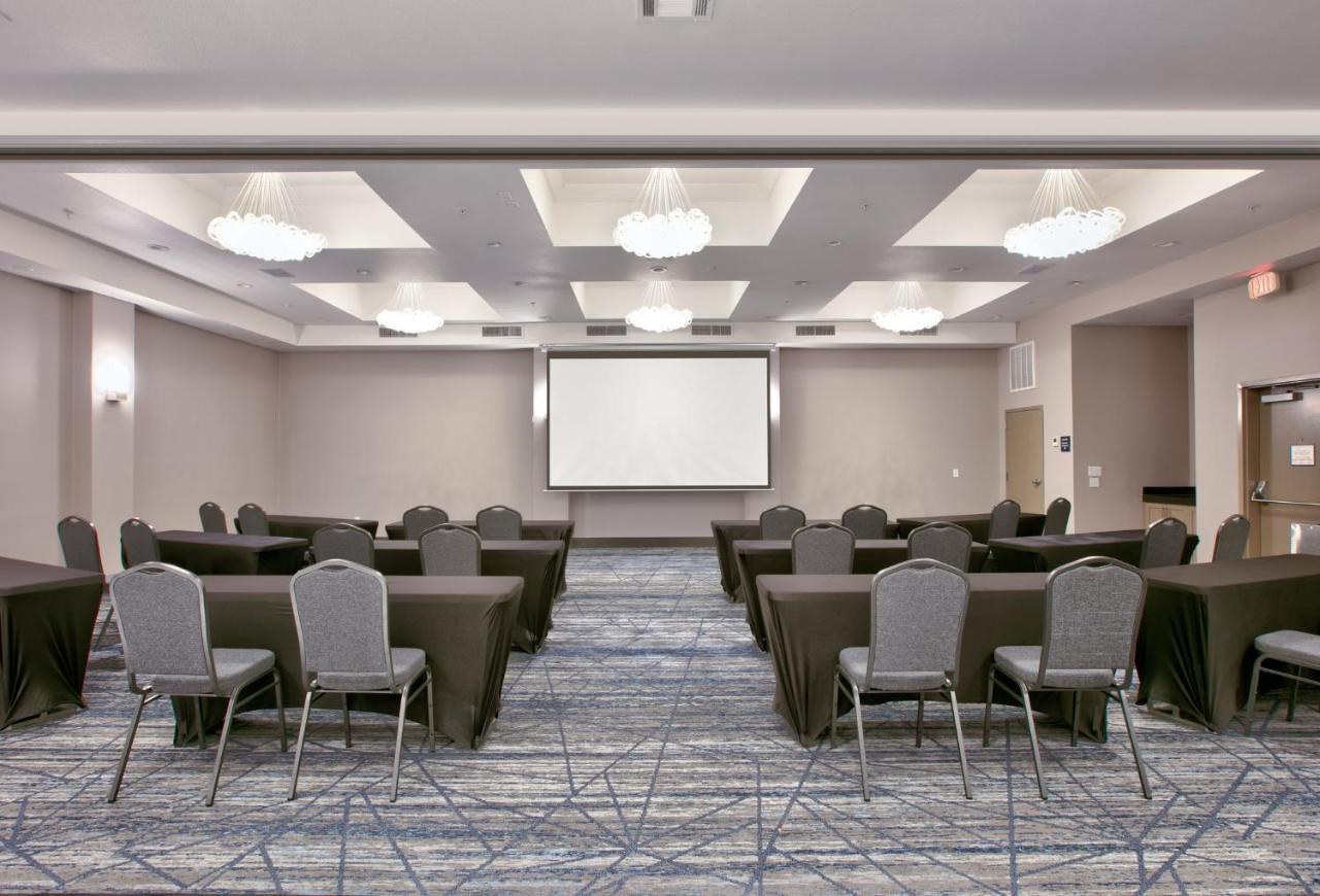 Holiday Inn Express & Suites North Dallas At Preston By Ihg Exterior foto