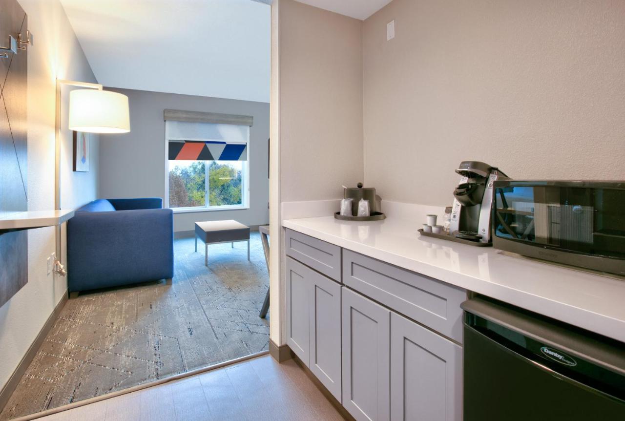 Holiday Inn Express & Suites North Dallas At Preston By Ihg Exterior foto