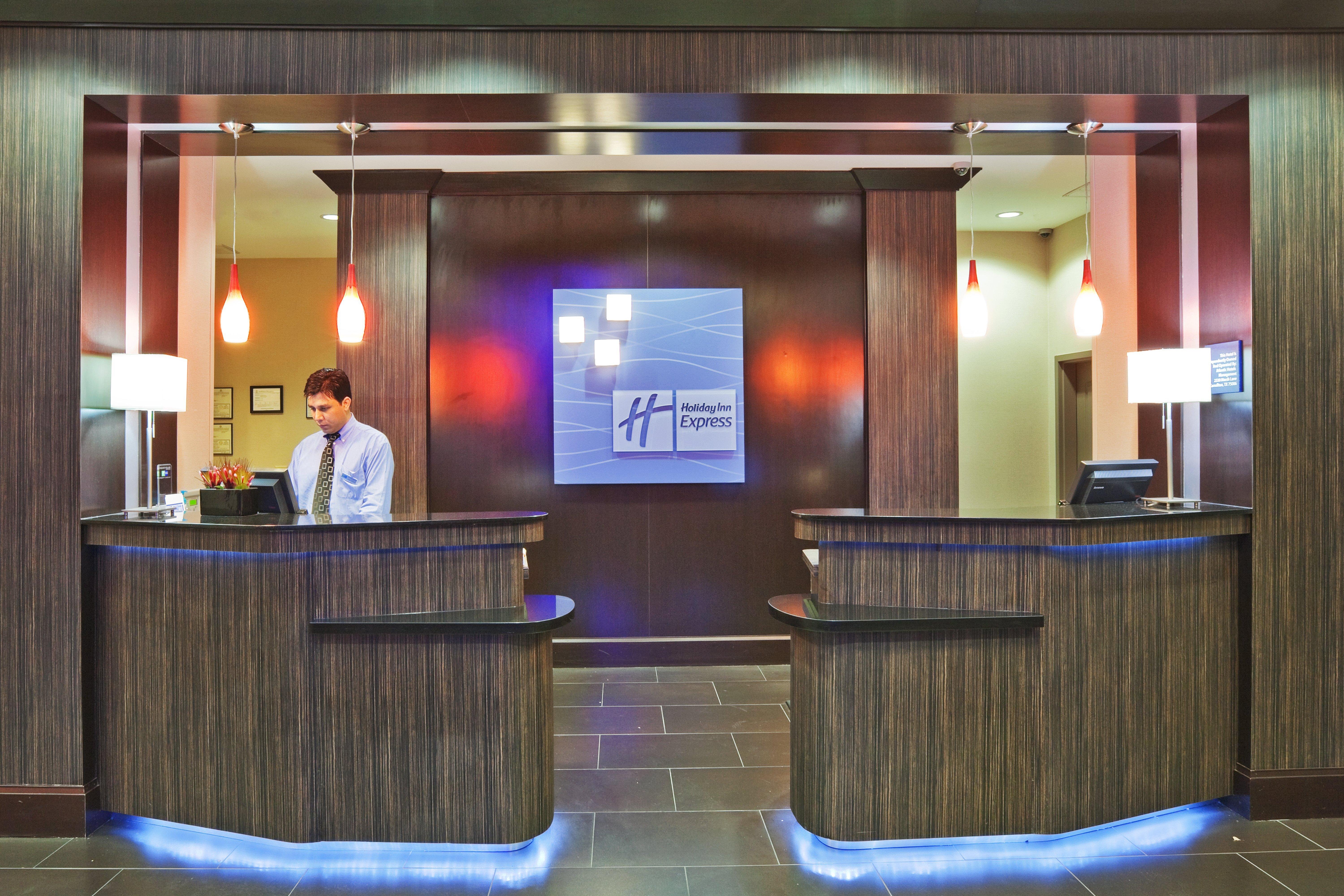 Holiday Inn Express & Suites North Dallas At Preston By Ihg Exterior foto